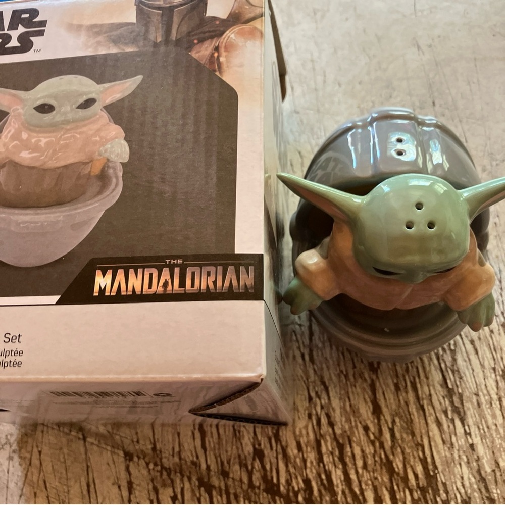 Star Wars   The child. Salt & pepper set